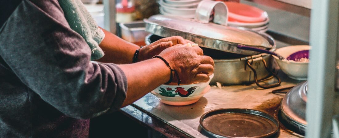 Sensasi Kuliner Dua Daerah: Ketika Soto Padang Bertemu Lupis di Warung Teras Jogja!